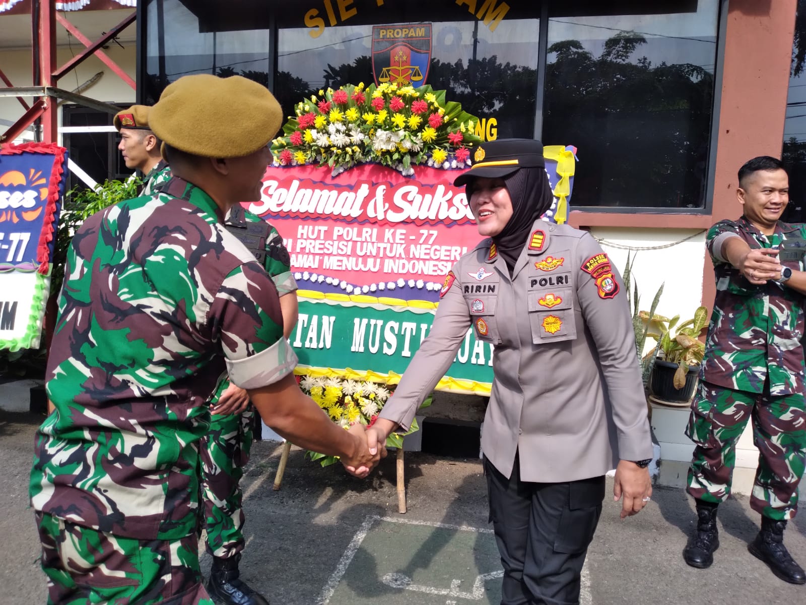 Kapolsek Bantargebang sambut Kunjungan Wadanyon Armed-7 Cikiwul dalam Rangka Hari Bhayangkara ke-77