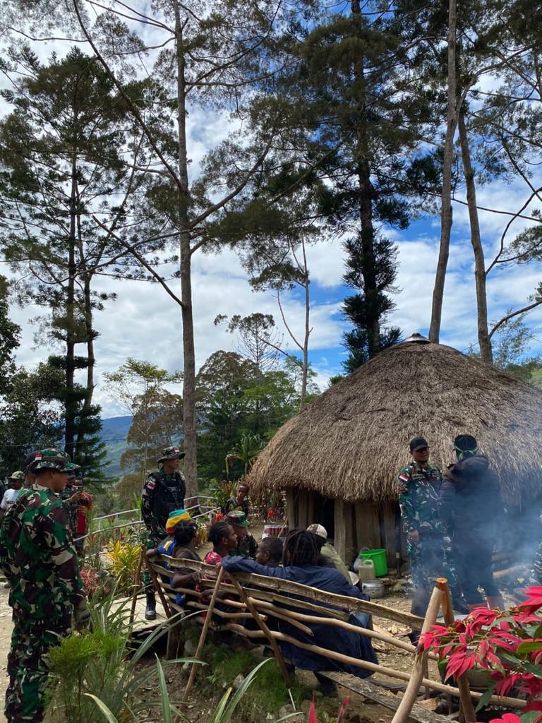 Anjangsana Satgas Yonif Raider 200/BN di Kampung Kindok