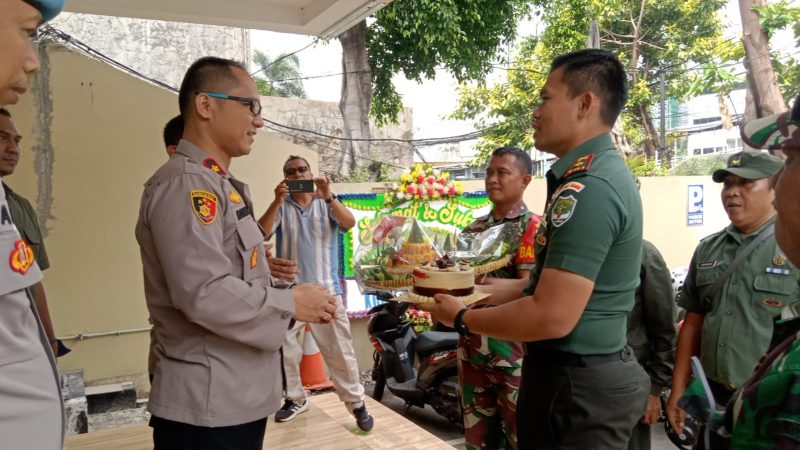 HUT Bhayangkara ke 77 Koramil 02/Matraman beri kejutan Ke Polsek Matraman