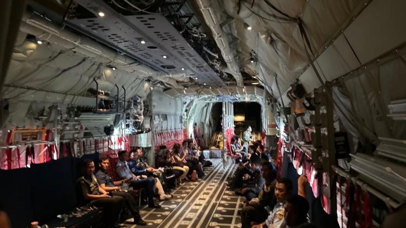 Menhan Prabowo Joy Flight Bareng Rekan Media, Jajal Pesawat C-130J Super Hercules