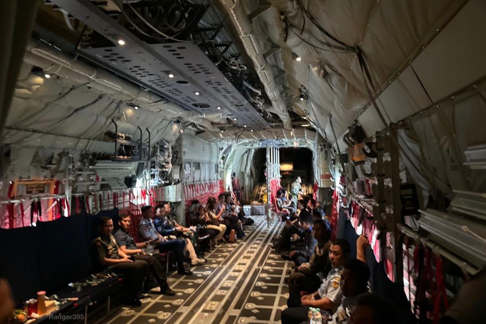 Menhan Prabowo Joy Flight Bareng Rekan Media, Jajal Pesawat C-130J Super Hercules