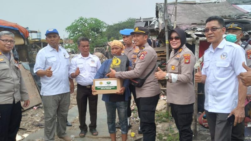 Kapolsek Bantargebang Monitoring penyaluran Bansos HUT Bhayangkara dari Aslog Kapolri ke