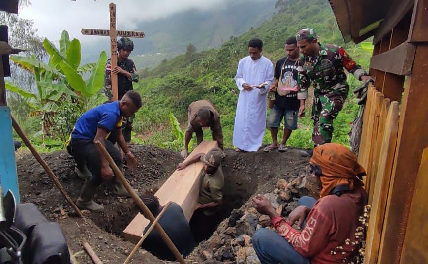 Jalin Silaturahmi, Babinsa Komsos Dengan Perangkat RT/RW dan Lurah Pulogebang