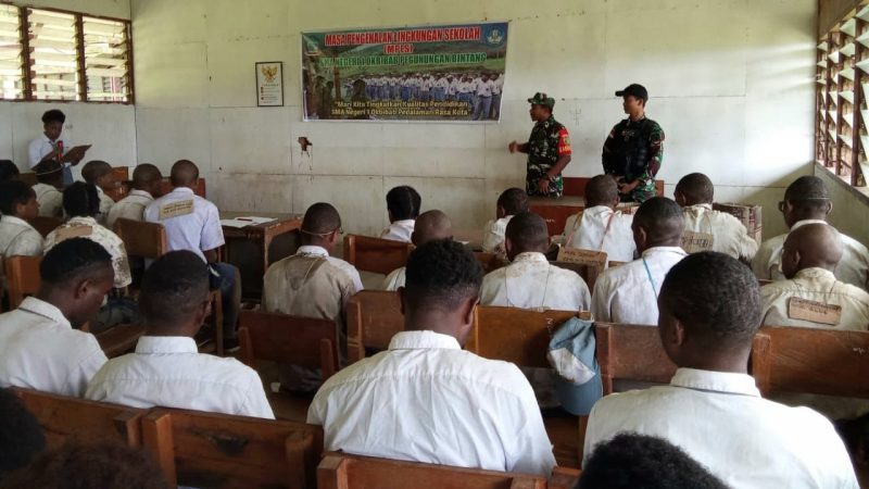 Bangun Karakter, Satgas Yonif 143/TWEJ Turut Kegiatan Masa Orentasi Sekolah di Pegunungan Papua