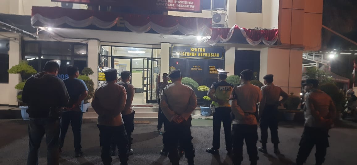 Apel Patroli dan Cipkon Polsek Bekasi Timur Dalam Rangka KRYD Antisipasi GUANTIBMAS Malam