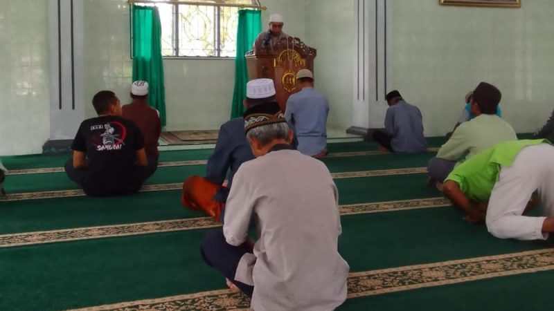 Personil Polsek Balata Lakukan Pemantauan Situasi Kamtibmas Selama Sholat Jum’at