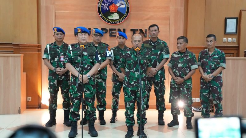 Kapuspen TNI: Pencopotan Banner Foto Capres Ganjar Pranowo di Lahan TNI Sesuai Prosedur Demi Jaga Netralitas