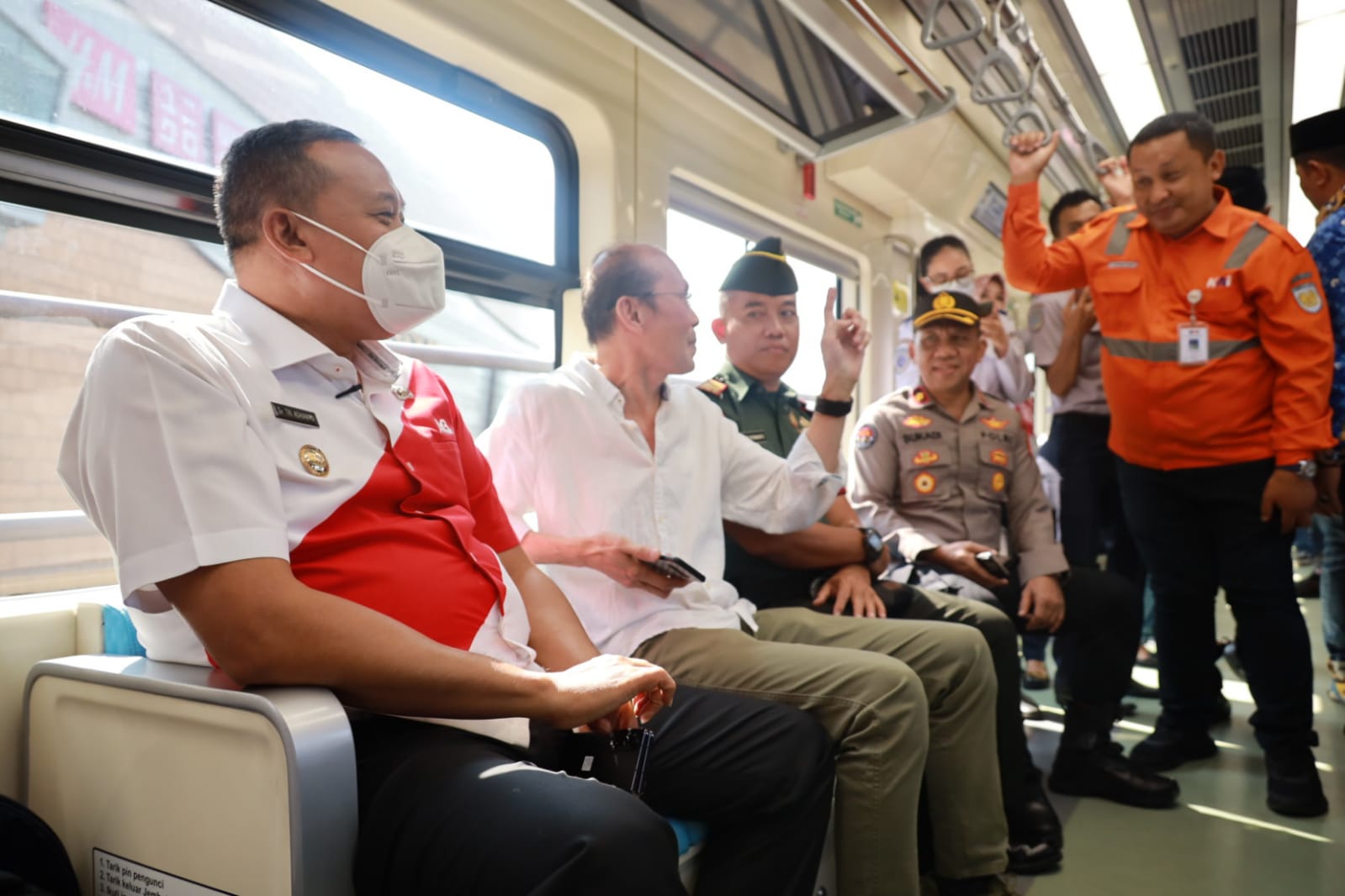 Menuju Era Modernisasi Transportasi, Plt. Wali Kota Bekasi Uji Coba LRT Jabodebek