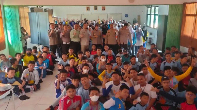 Kapolsek Bantargebang Gelar Motivasi dan Penyuluhan Dalam MPLS di SMAN 19 Kota Bekasi