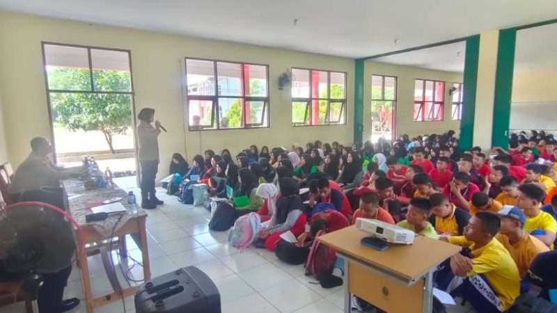 MPLS bersama Polsek Bantargebang,  Kapolsek Berikan Pembinaan dan Penyuluhan Kamtibmas di SMKN 15 Padurenan