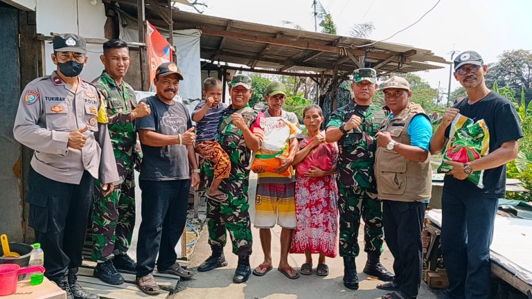 Sambangi Keluarga Stunting, Danramil 03/Teluk Pucung Tiga Pilar Marga Mulya Berikan Bantuan Dengan Masuk Dapur Warga