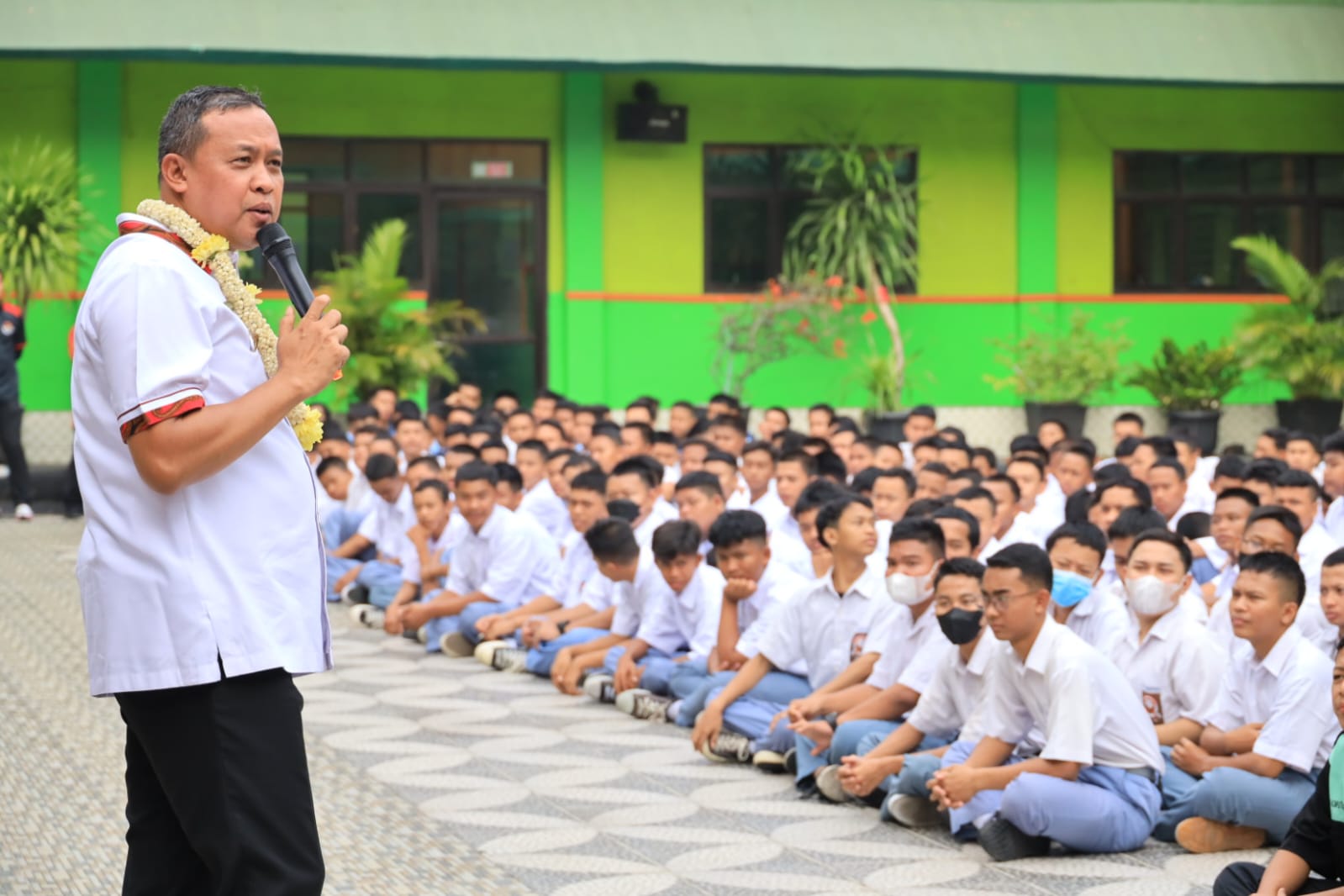 Tanamkan Rasa Nasionalisme Kepada Peserta Didik, Plt. Wali Kota Bekasi Kembali Bagikan Materi Wawasan Kebangsaan