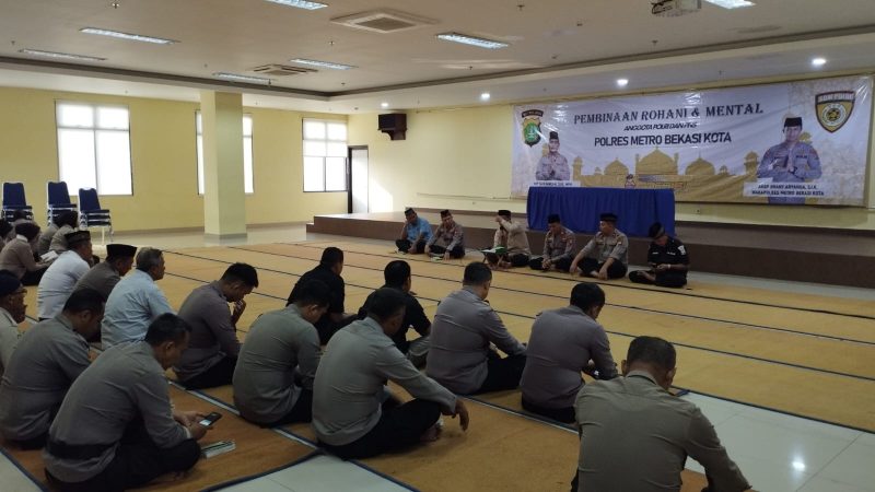 Polres Metro Bekasi Kota Kegiatan Pembinaan Rohani Islam dan Pembacaan Yasin Berjamaah