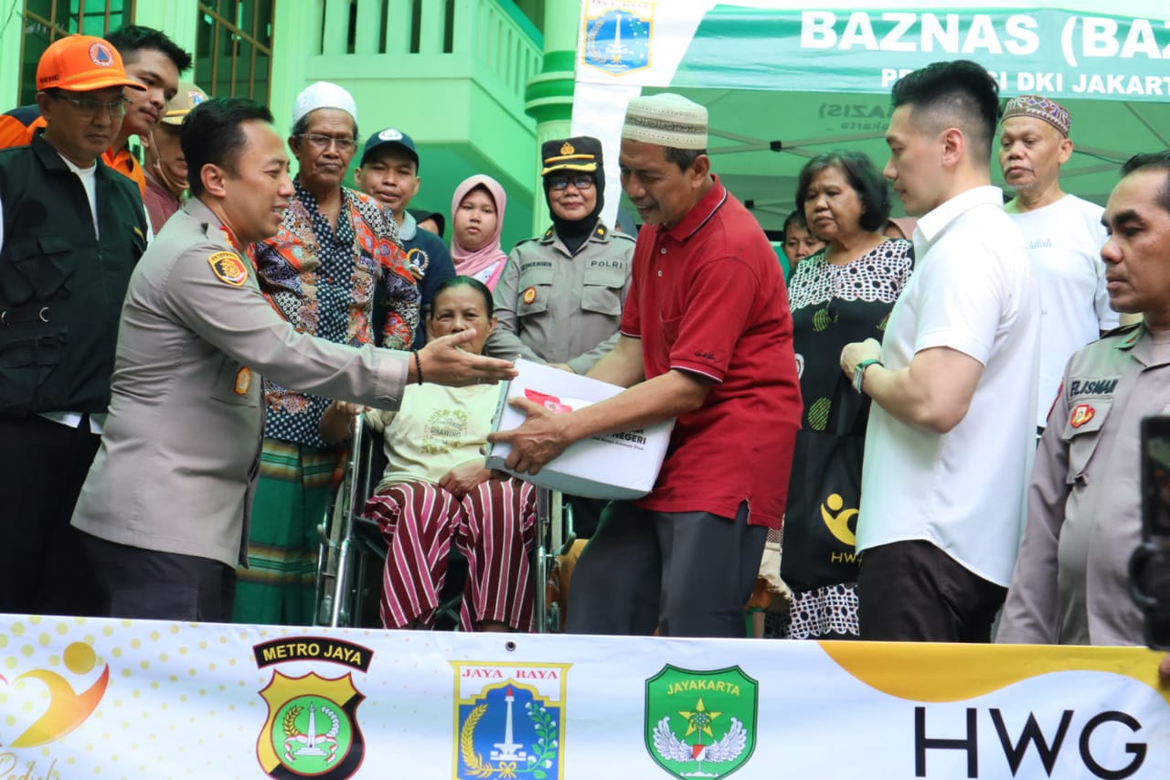 Kodim 0504/Jakarta Selatan Bersama Forkopimko Karya Bakti Paska Kebakaran Di Karet Kuningan