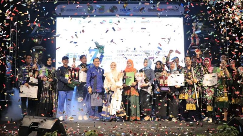 Meriahkan Hari Koperasi ke-76, Pemkab Bekasi Gelar Lomba Fashion Show Batik Bekasi