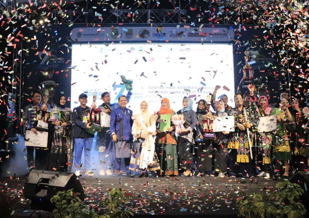 Meriahkan Hari Koperasi ke-76, Pemkab Bekasi Gelar Lomba Fashion Show Batik Bekasi