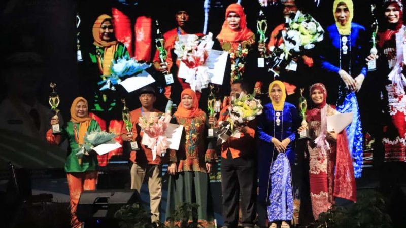 Dinas Koperasi dan UKM Apresiasi Perwakilan OPD di Ajang Lomba Fashion Show Batik Bekasi