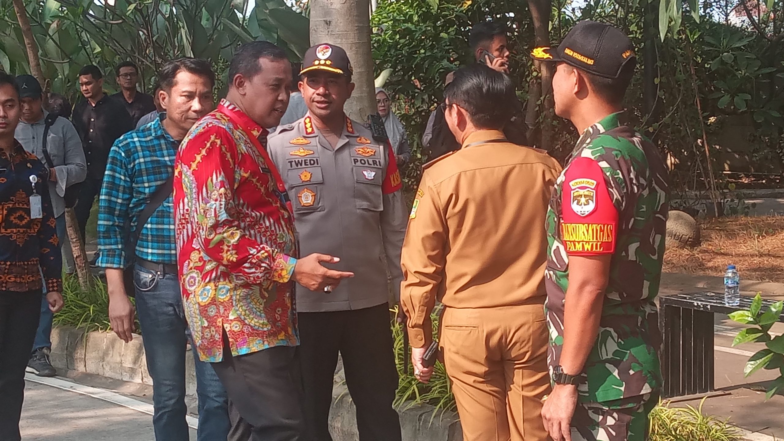 Kapolres Metro Bekasi Giat PAM Waskita Presiden dalam Ujicoba LRT bersama Influencer dan Artis Ibu Kota di Jati Mulya