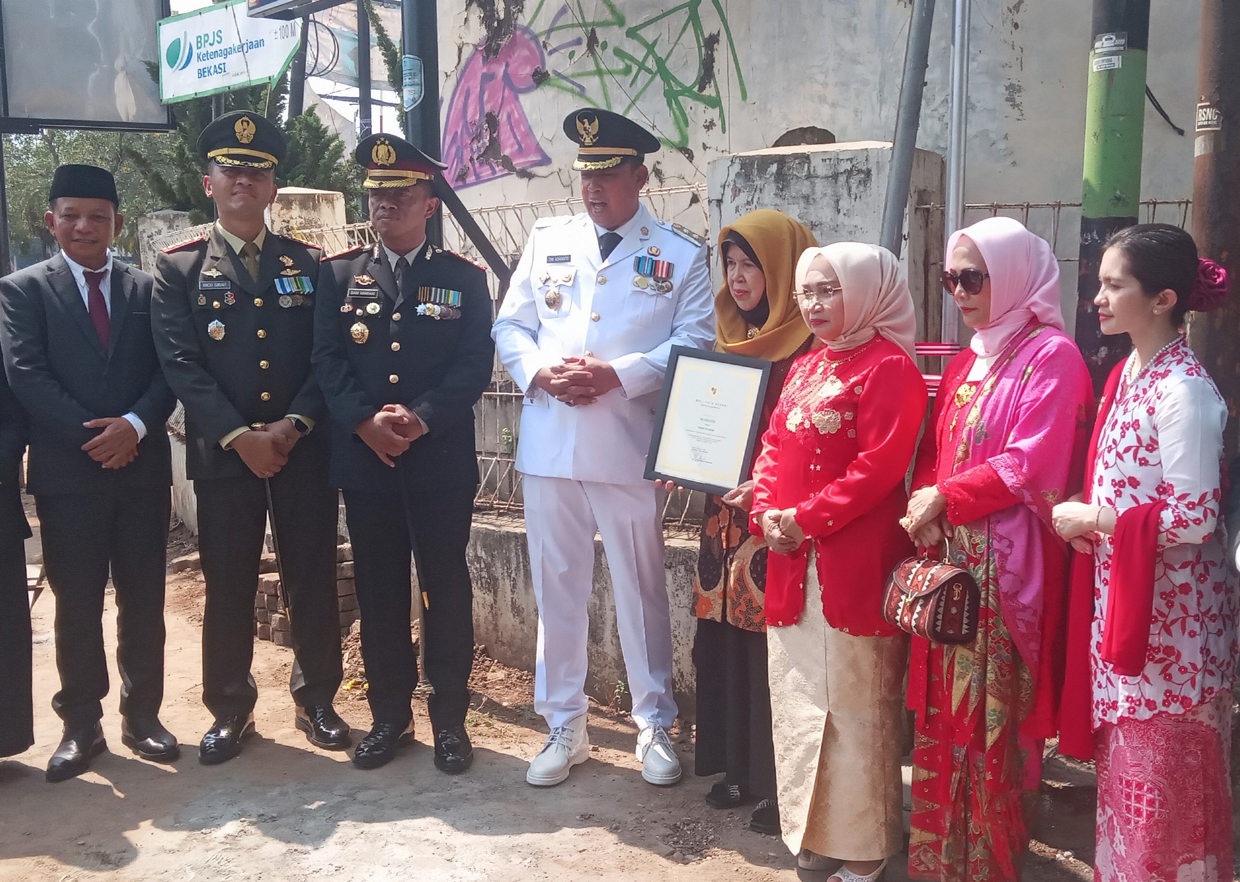 Plt. Wali Kota Bekasi dan Forkopimda Kota Bekasi Resmikan Nama Jalan Tokoh KH. Masturo Sebagai Pengganti Jalan Pramuka