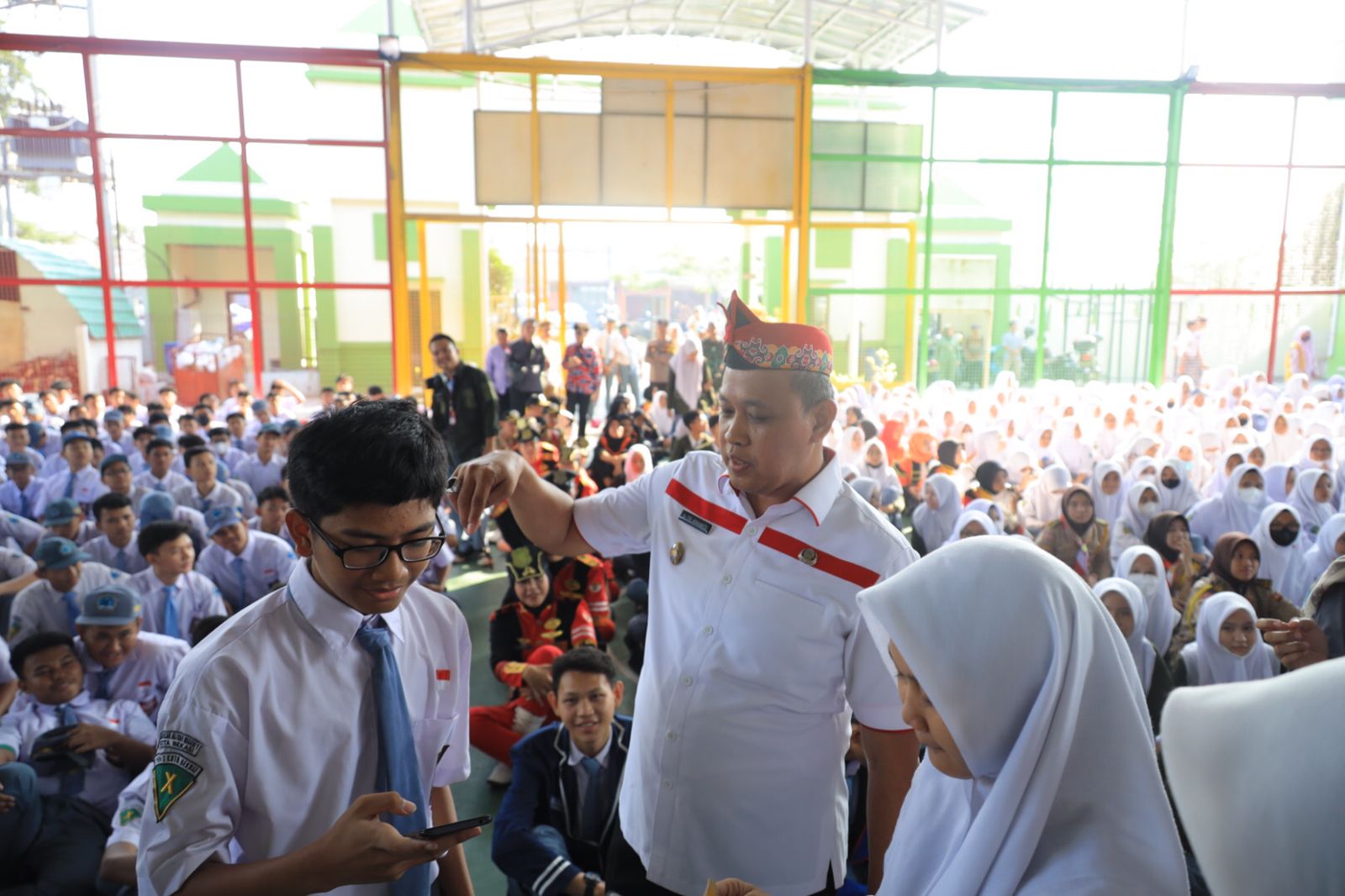 DISAMBUT SISWA/I MAN 1 BEKASI. PLT WALI KOTA BEKASI, BERIKAN WAWASAN KEBANGSAAN