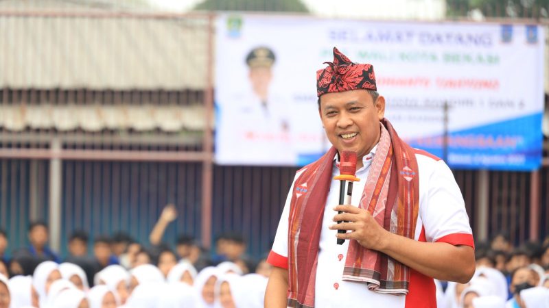 Pupuk Cinta Tanah Air, Tri Adhianto Sampaikan di SMK KBM 1&2 Padurenan