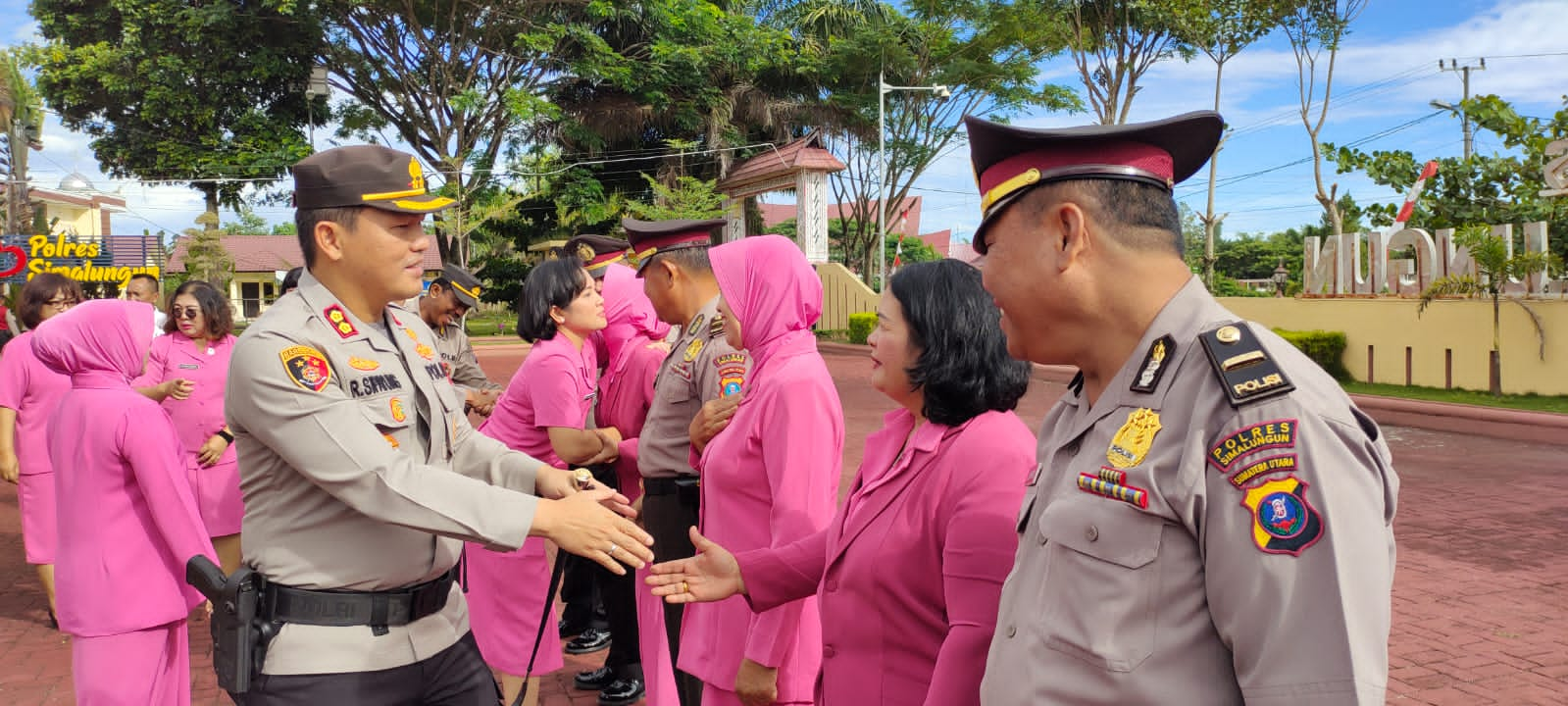 Kapolres Pimpin Upacara Laporan Kenaikan Pangkat Pengabdian dan Pelepasan Purnabakti Personel Polres Simalungun