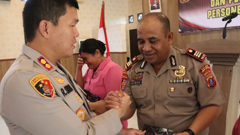 Pelaksanaan Pengantar Tugas Dan Pelepasan Purnabakti Personel Polres Simalungun Dipimpin Langsung oleh Kapolres