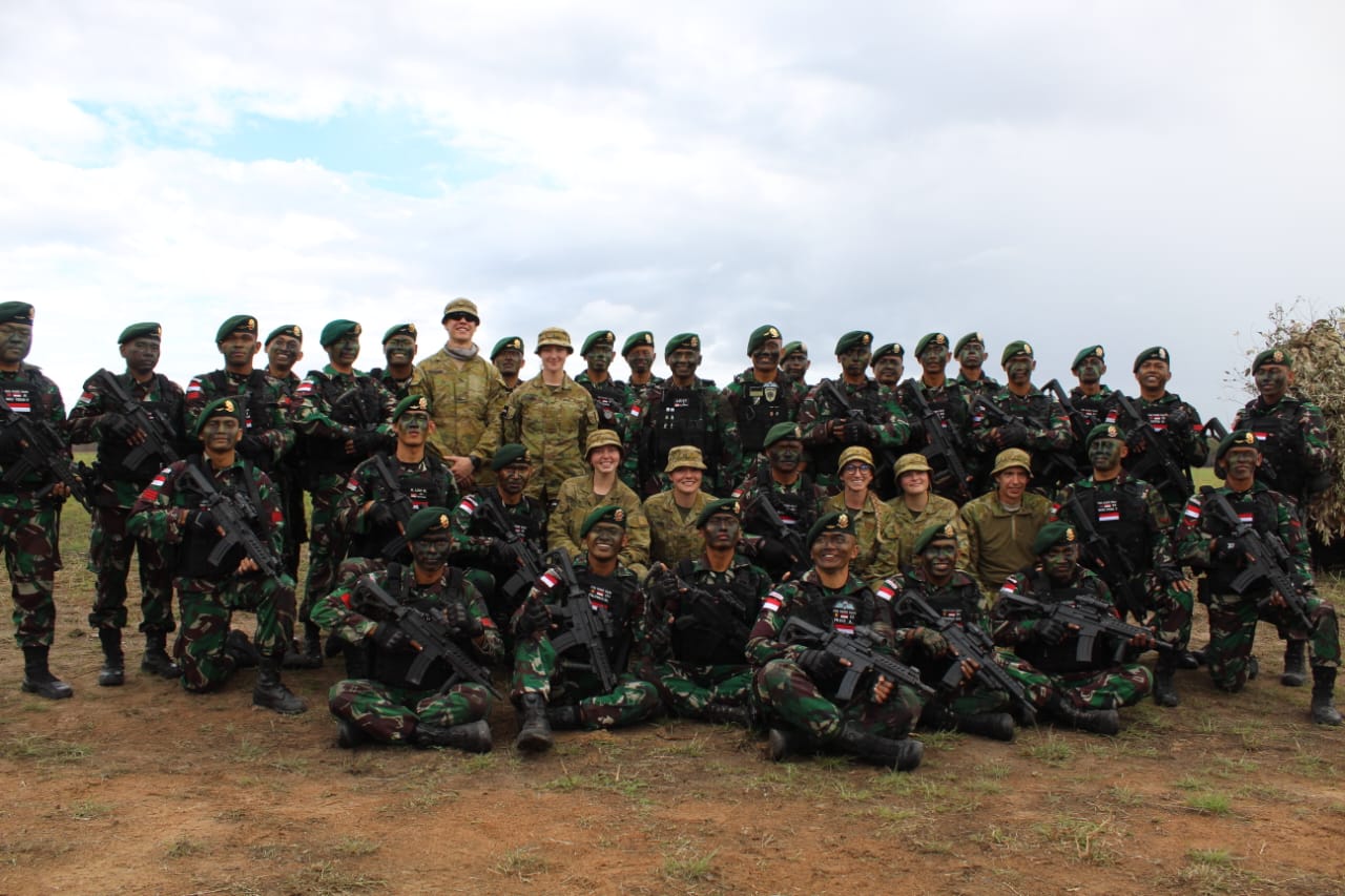 Pasukan TNI Para Raider 501 Terjun Dari Langit Australia: Bersama Tuhan Kami Menyerbu Dari Langit