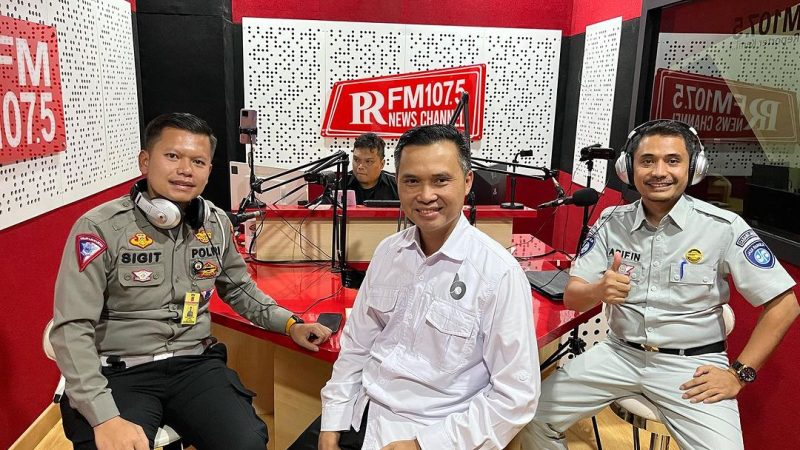 JASA RAHARJA PERWAKILAN BANDUNG DAN P3D WILAYAH BANDUNG II KAWALUYAAN, INFOKAN PROGRAM BEBAS BBNKB II DAN DISKON PAJAK MELALUI TALK SHOW DI RADIO