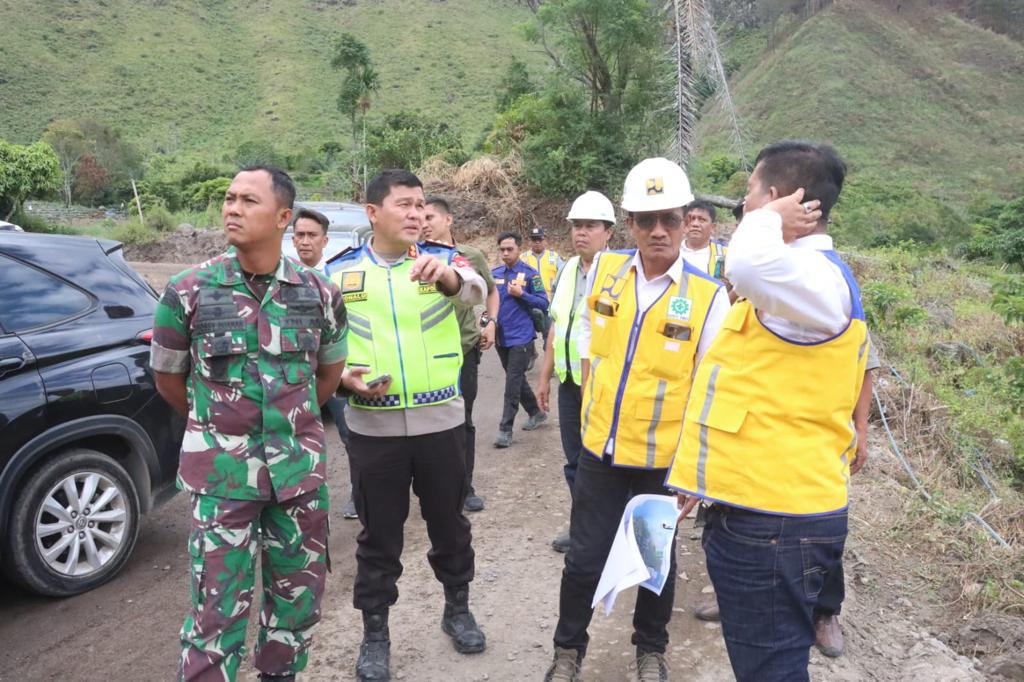 Kapolres Bersama Forkopimda Simalungun Lakukan Pengecekan Proyek Prioritas percepatan pembangunan jalan di Daerah Pariwisata Super Prioritas Danau Toba