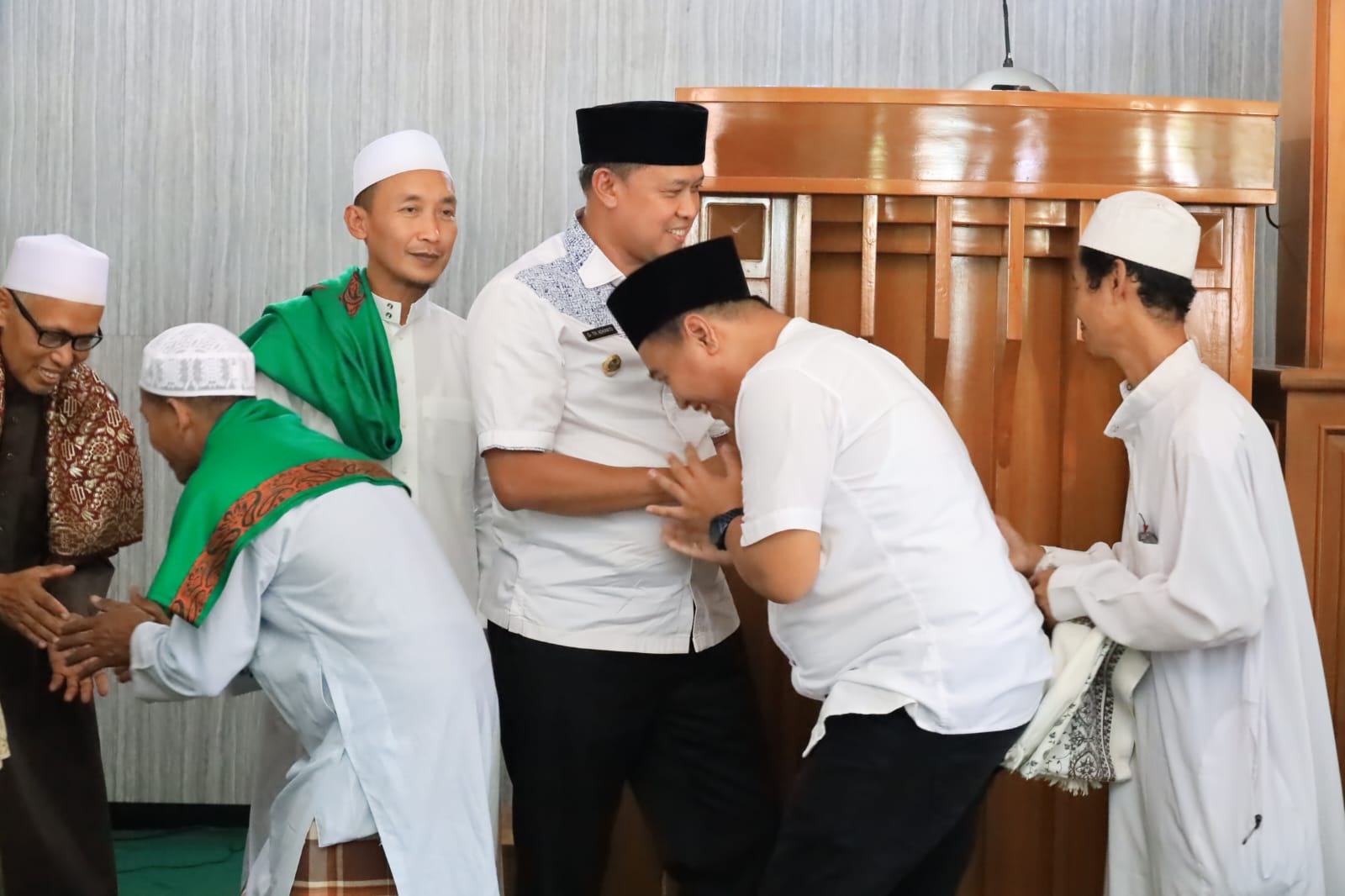 Shalat Jum’at Keliling di Wilayah Kecamatan Bekasi Utara, Plt. Wali Kota Bekasi Ajak Warga Sejahterakan Masjid