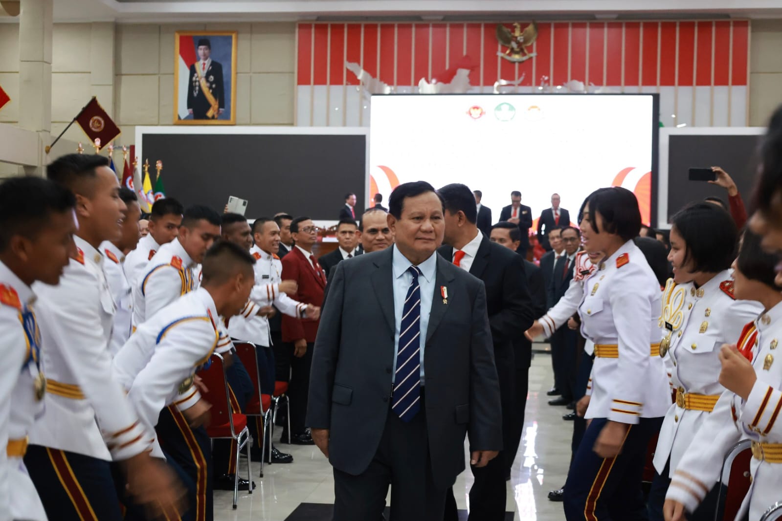 Menhan Prabowo Resmi Lantik Mayjen TNI Jonni Mahroza Sebagai Rektor Unhan RI