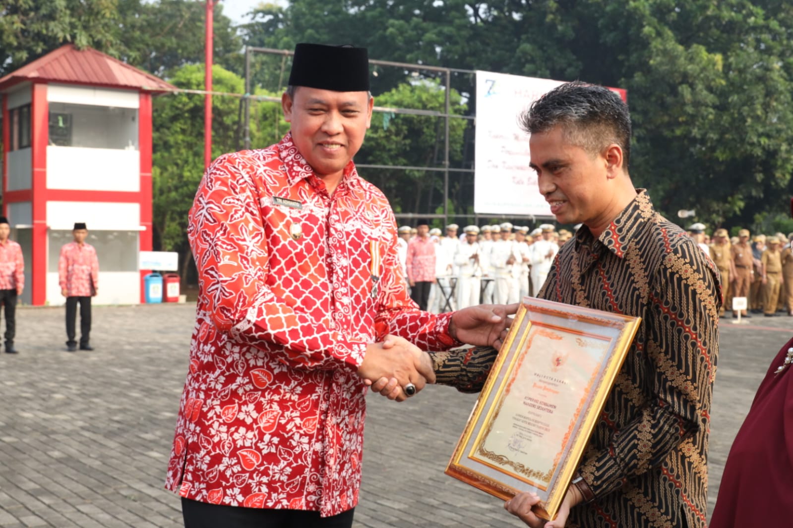 Peringatan Hari Koperasi ke 76, Plt. Wali Kota Bekasi Terima Penghargaan Tokoh Penggerak Koperasi Madya