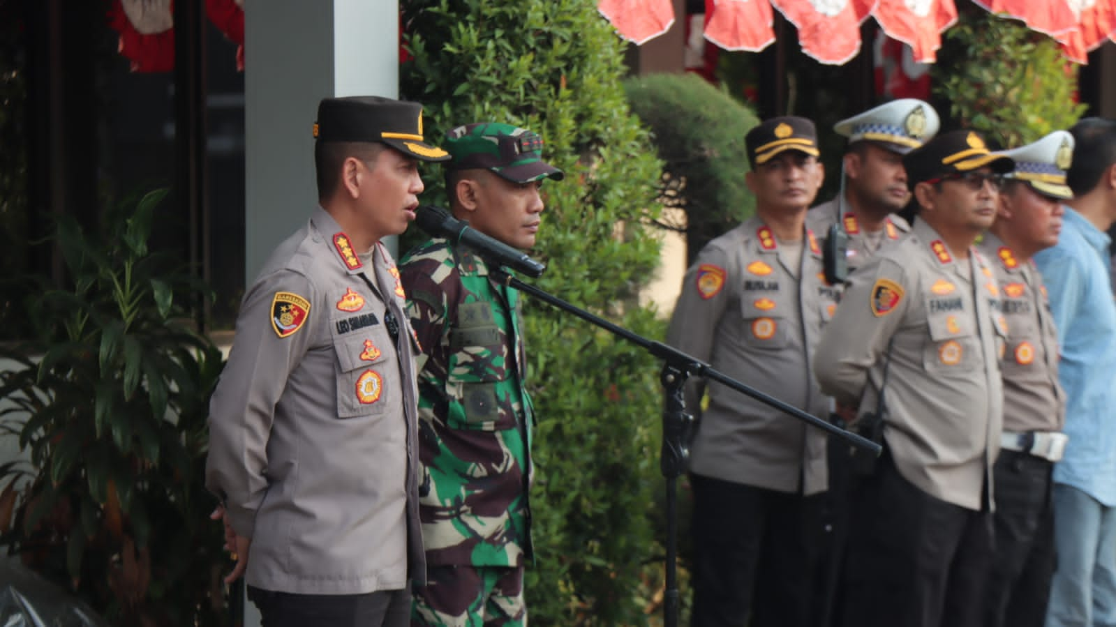 Kapolresta Metro Jakarta Timur Bersama Dandim 0505/JT Melaksanakan Apel Pengamanan Unjuk Rasa