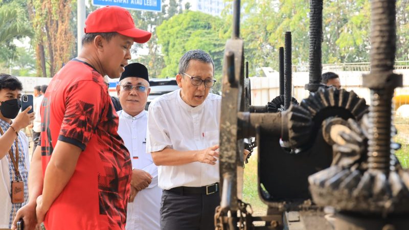 Tinjau Saluran Irigasi di Dekat Gerbang Tol Margajaya, Plt. Wali Kota Bekasi Arahkan DBMSDA Lakukan Normalisasi Kali Irigasi