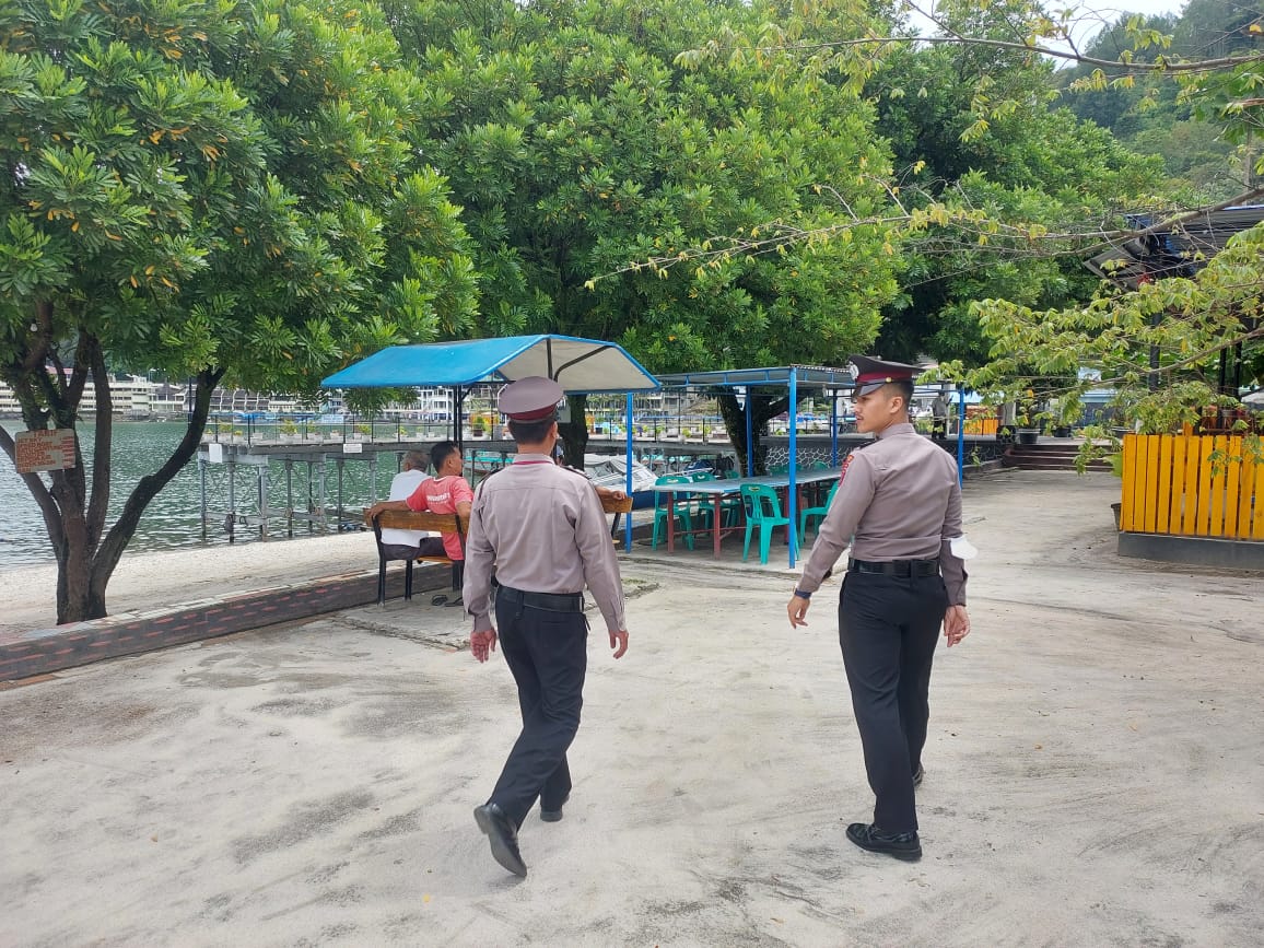 Polres Simalungun Gelar Patroli PAM OBVIT di Tempat Wisata Parapat Danau Toba