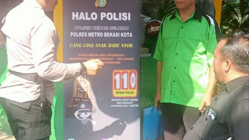 Bhabinkamtibmas Sosialisasi Halo Polisi 110, Bripka Brenner Panjaitan Sambang Warga di Masjid Al Barkah Alun Alun Bekasi