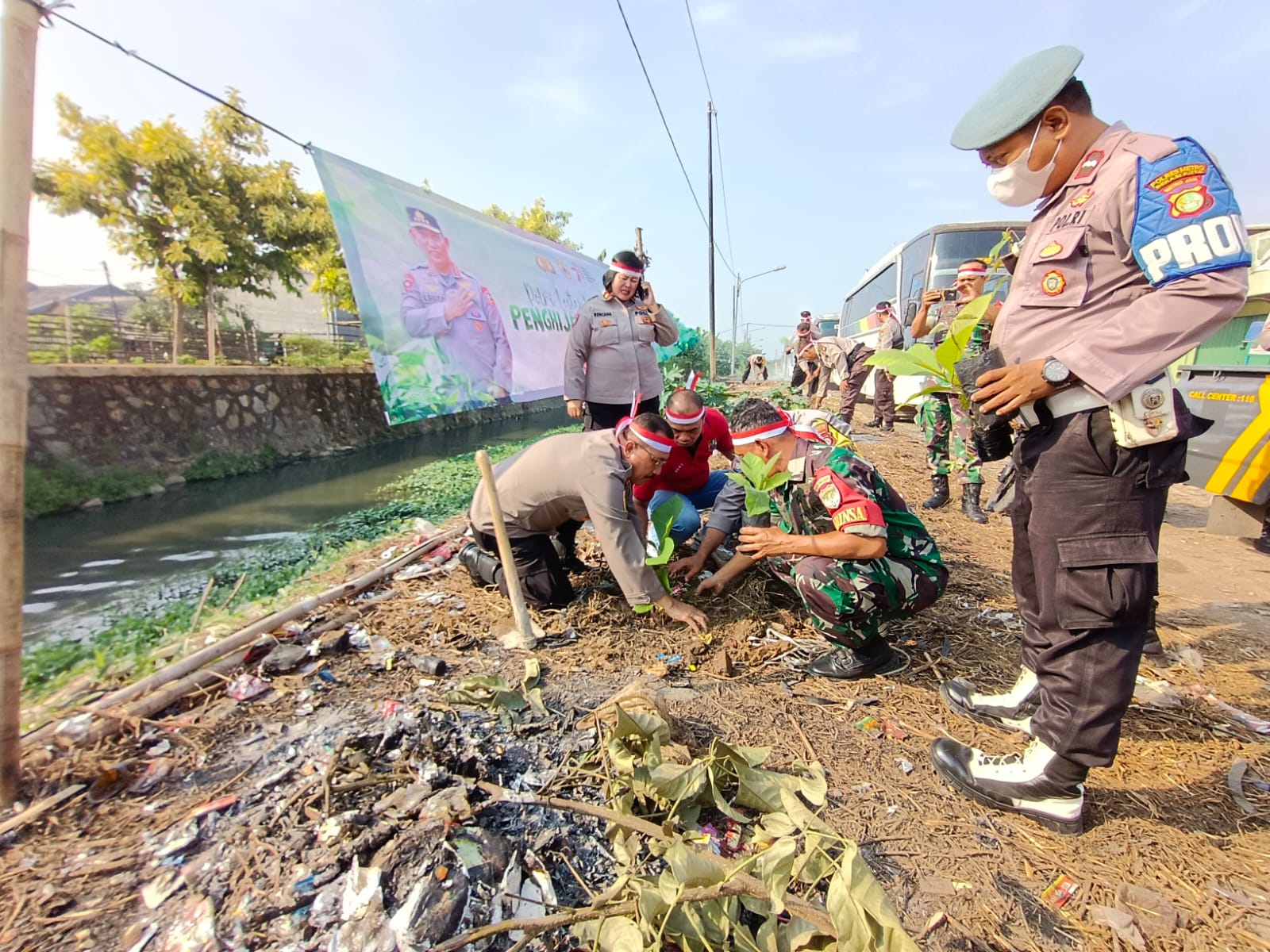 Gerakan Aksi Polri Penanaman 15.000 Pohon, Polsek Bekasi Utara dan 3 Pilar Tanam Pohon di Wilayah Bekasi Utara