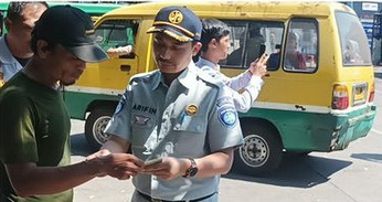 Jasa Raharja Bandung Lakukan Uji Petik Kendaraan Bermotor Umum di Terminal Leuwi Panjang Kota Bandung