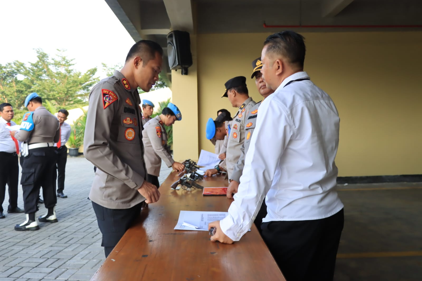 Giat Sie Propam Pemeriksaan Rutin, Senpi Anggota Polres Metro Bekasi Kota