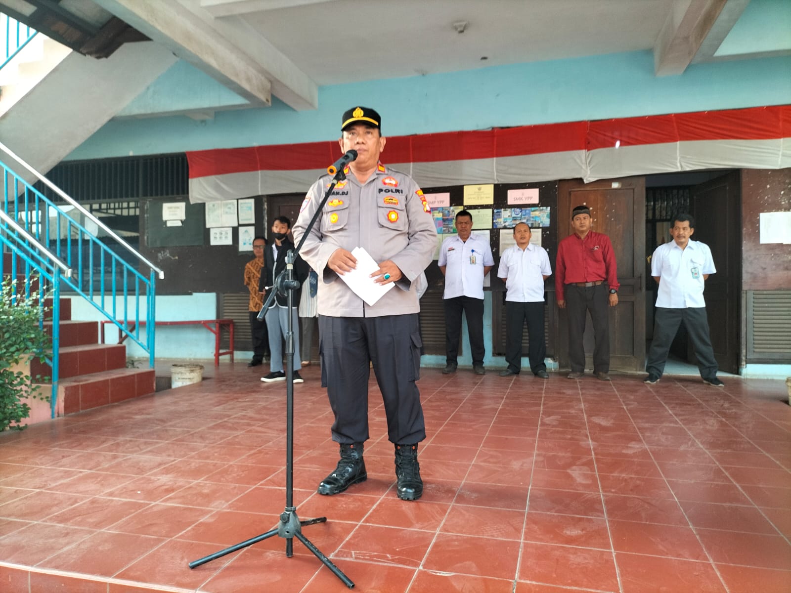 Polri Go To School, Unit Binmas Polsek Jatiasih Giat Irup Bendera di Sekolah YPP Jatiasih