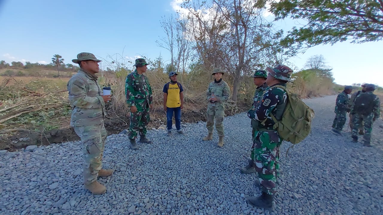 TNI-US Indopacom Perbaiki Jalan dan Sekolah Lewat  Engineering Civic Action Program (ENCAP)