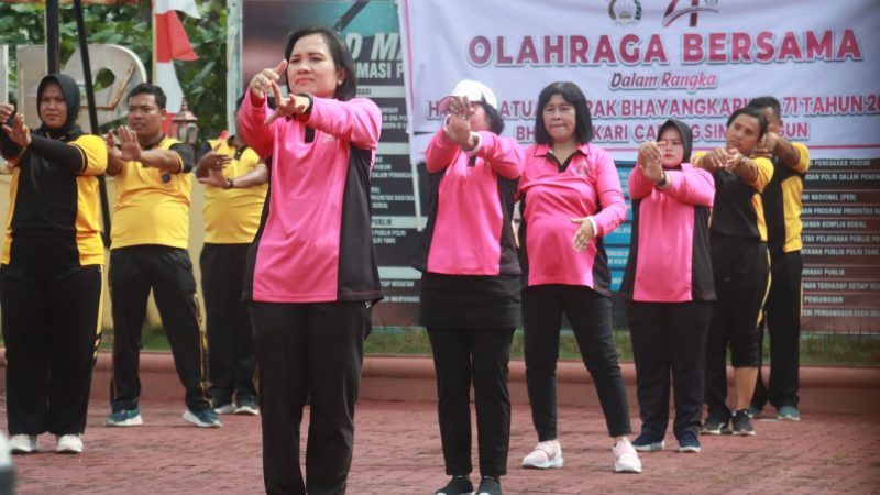 Olahraga Bersama Polres Simalungun dalam Rangka Hari Kesatuan Gerak Bhayangkari ke-71 dan Hari Jadi Ke-75 Polisi Wanita RI