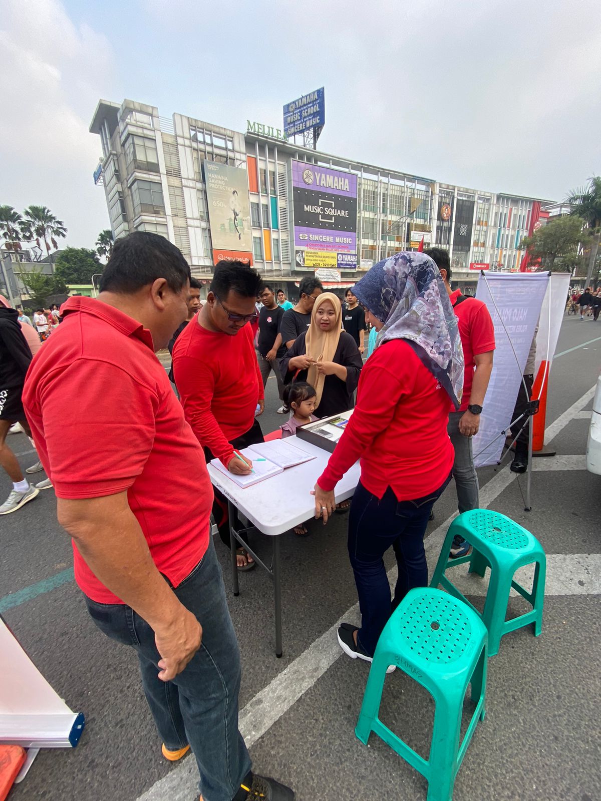 Hadir di Acara Car Free Day (CFD) Kota Bekasi, Satresnarkoba Polres Metro Bekasi Kota Unit 2 Sosialisasi P4GN