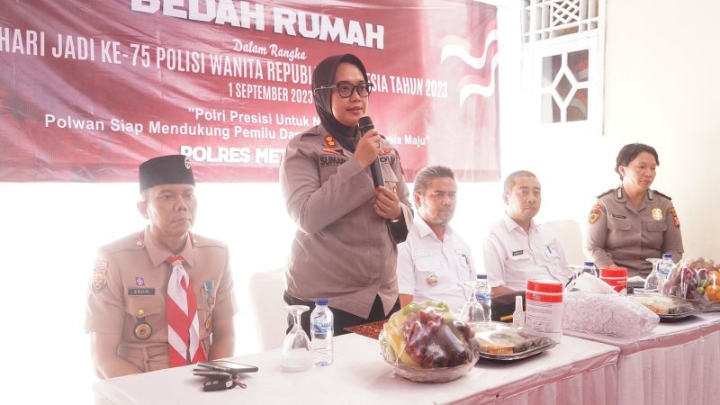 Jelang Hari Jadi Polwan Ke-75, Polwan Polres Metro Bekasi Renovasi Rumah Warga