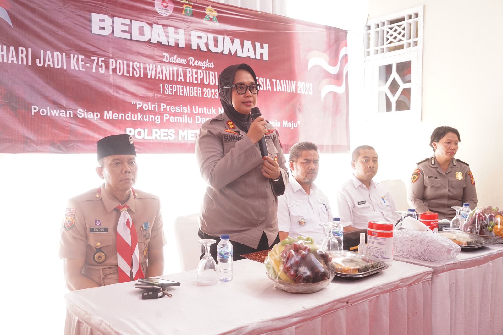 Jelang Hari Jadi Polwan Ke-75, Polwan Polres Metro Bekasi Renovasi Rumah Warga