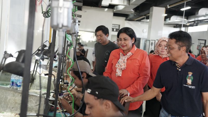 Ketum Dharma Pertiwi Laksanakan Kunker dan Baksos di Pulau Seribu Pura