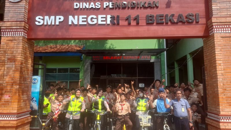 Ajak Pelajar Bersepeda Kesekolah, Unit Kamsel Satlantas Polres Metro Bekasi Kota Sosialisasi Kamseltibcarlantas di SMPN 11 Kota Bekasi