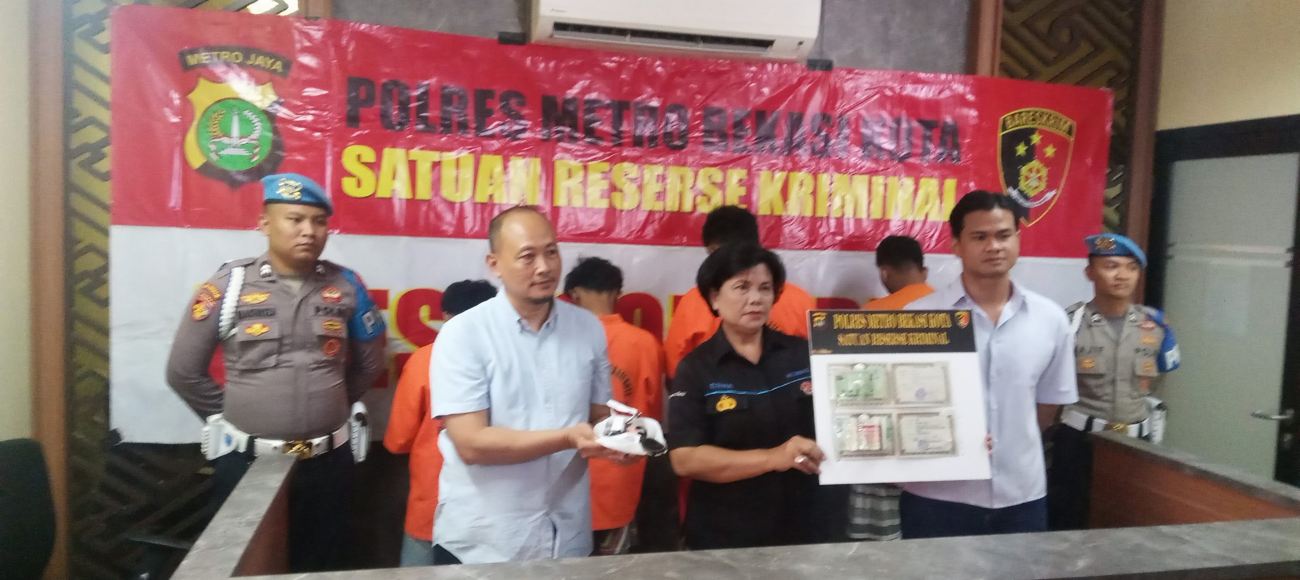 Satreskrim Polres Metro Bekasi Kota Ungkap Kasus Pencurian dan Penadah Sepeda Motor di Kota Bekasi