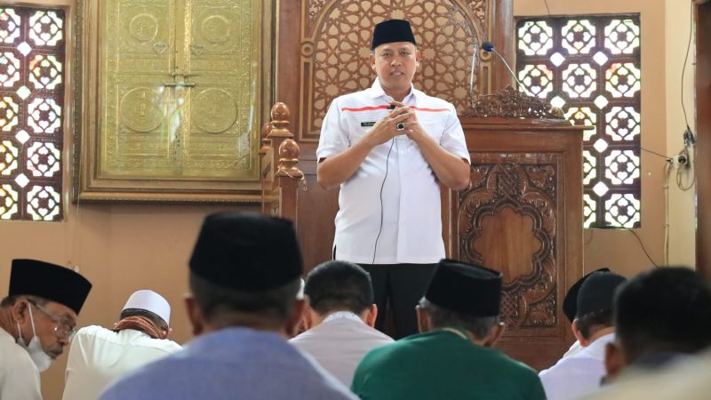 Shalat Jum’at Keliling di Wilayah Kecamatan Bekasi Barat, Wali Kota Bekasi: “Pemerintah Hadir Berikan Pelayanan Kesehatan Prima untuk Masyarakat”